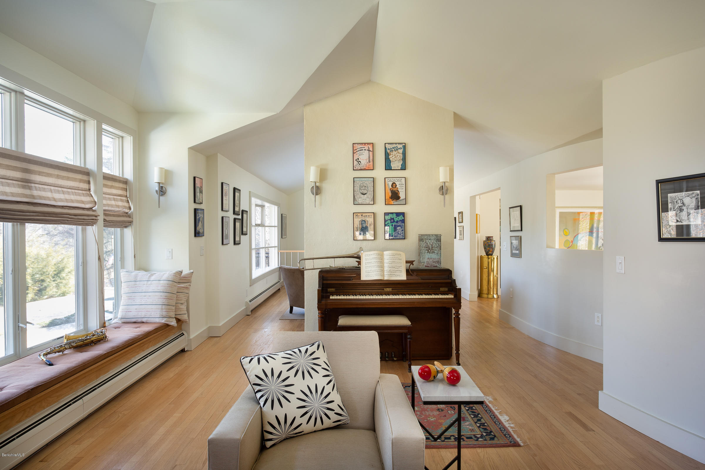 6 Devon Road Stockbridge, MA 01262 - Photo 10 of 27 Casual living with banquette