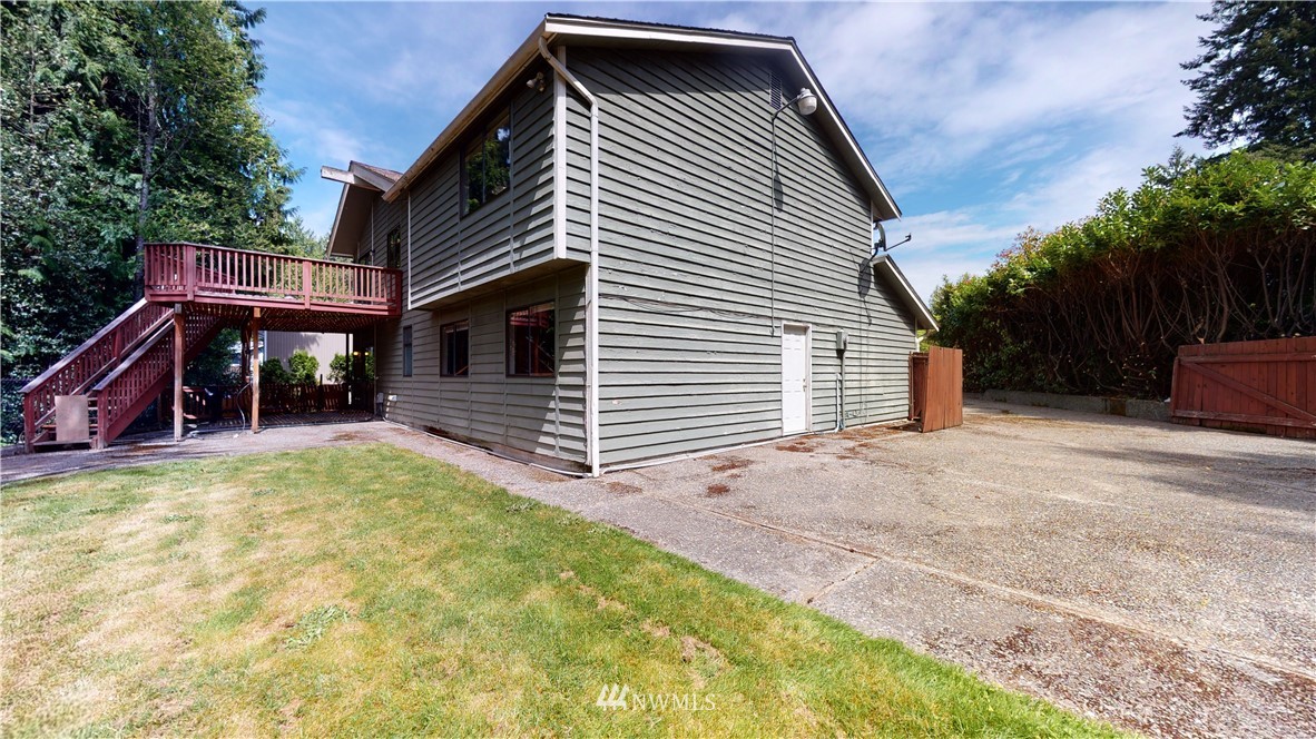 1916 169th Place Southeast Bothell, WA 98012 - Photo 5 of 27 Gallery Image 5