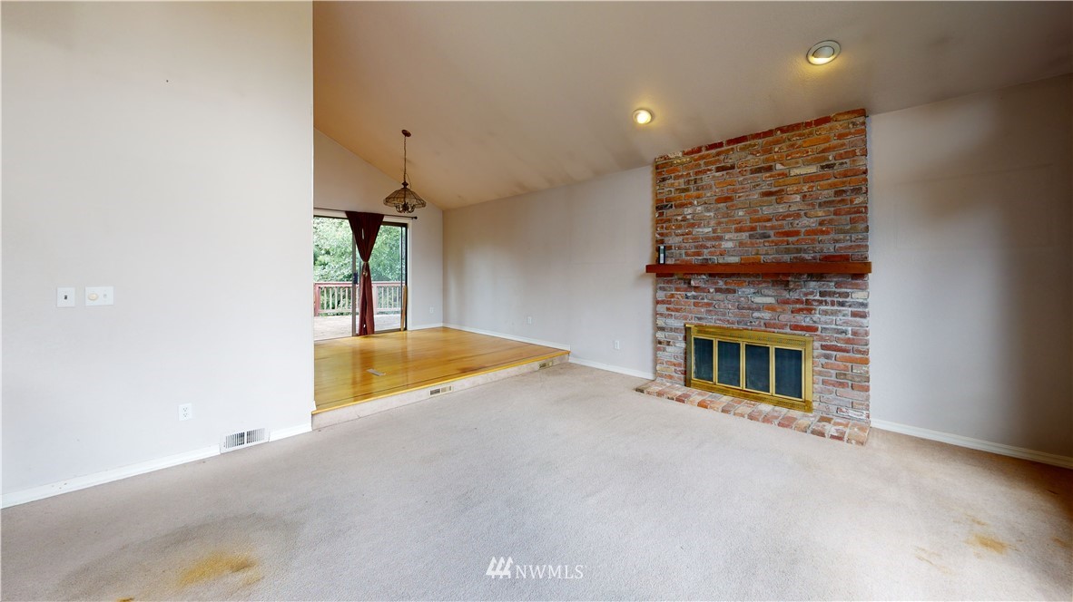 1916 169th Place Southeast Bothell, WA 98012 - Photo 9 of 27 Gallery Image 9
