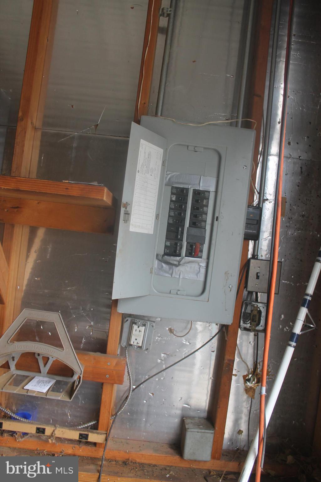 29 Lincoln Avenue Clementon, NJ 08021 - Photo 12 of 36 a view of living room