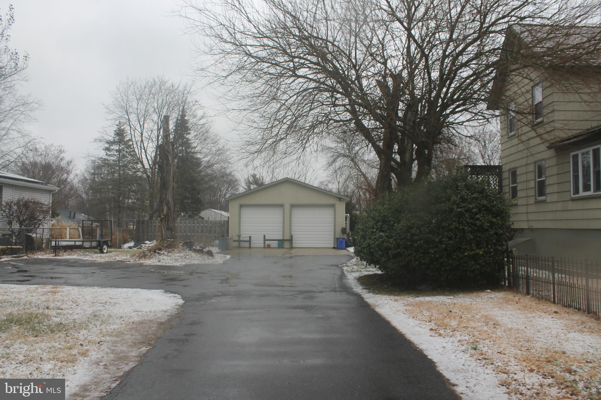 29 Lincoln Avenue Clementon, NJ 08021 - Photo 8 of 36 a white house with a large tree in front of it