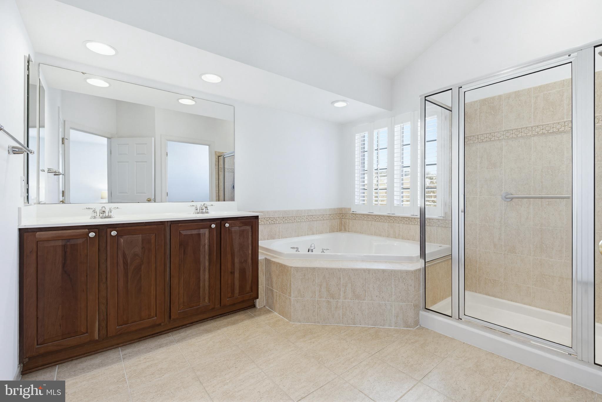 495 Lakeview Drive Spring Grove, PA 17362 - Photo 13 of 29 Primary Bathroom