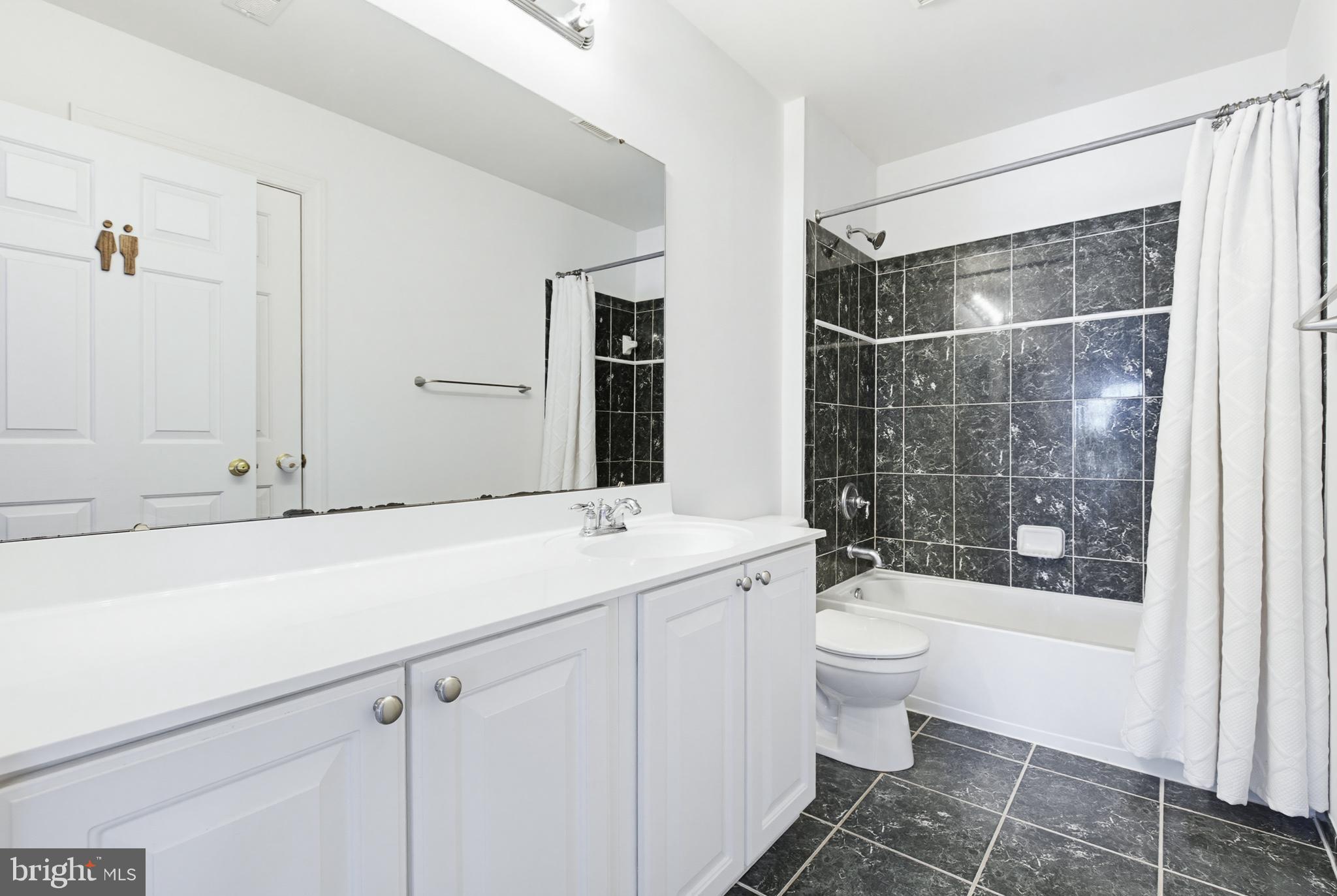 495 Lakeview Drive Spring Grove, PA 17362 - Photo 17 of 29 2nd Floor Full Bathroom