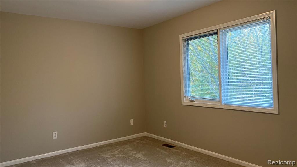 1606 Nadine Rochester, MI 48307 - Photo 21 of 33