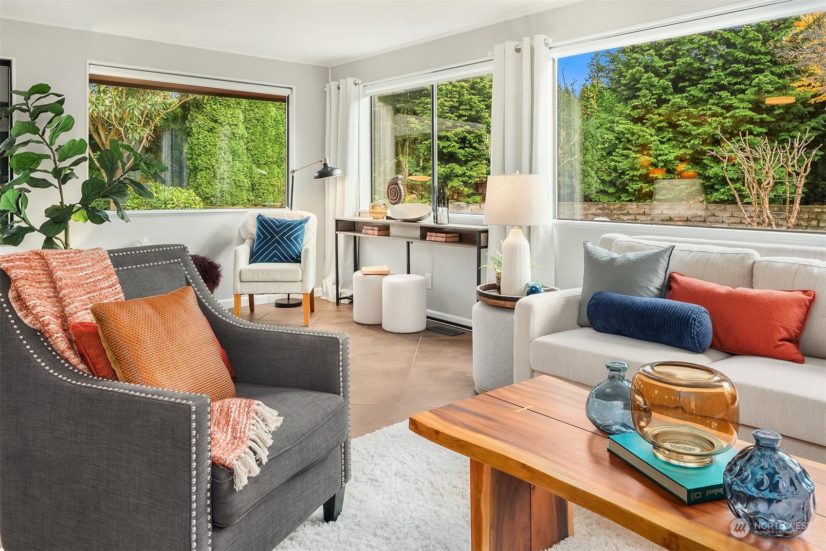 307 Elm Street Everett, WA 98203 - Photo 14 of 31 a living room with furniture and a window