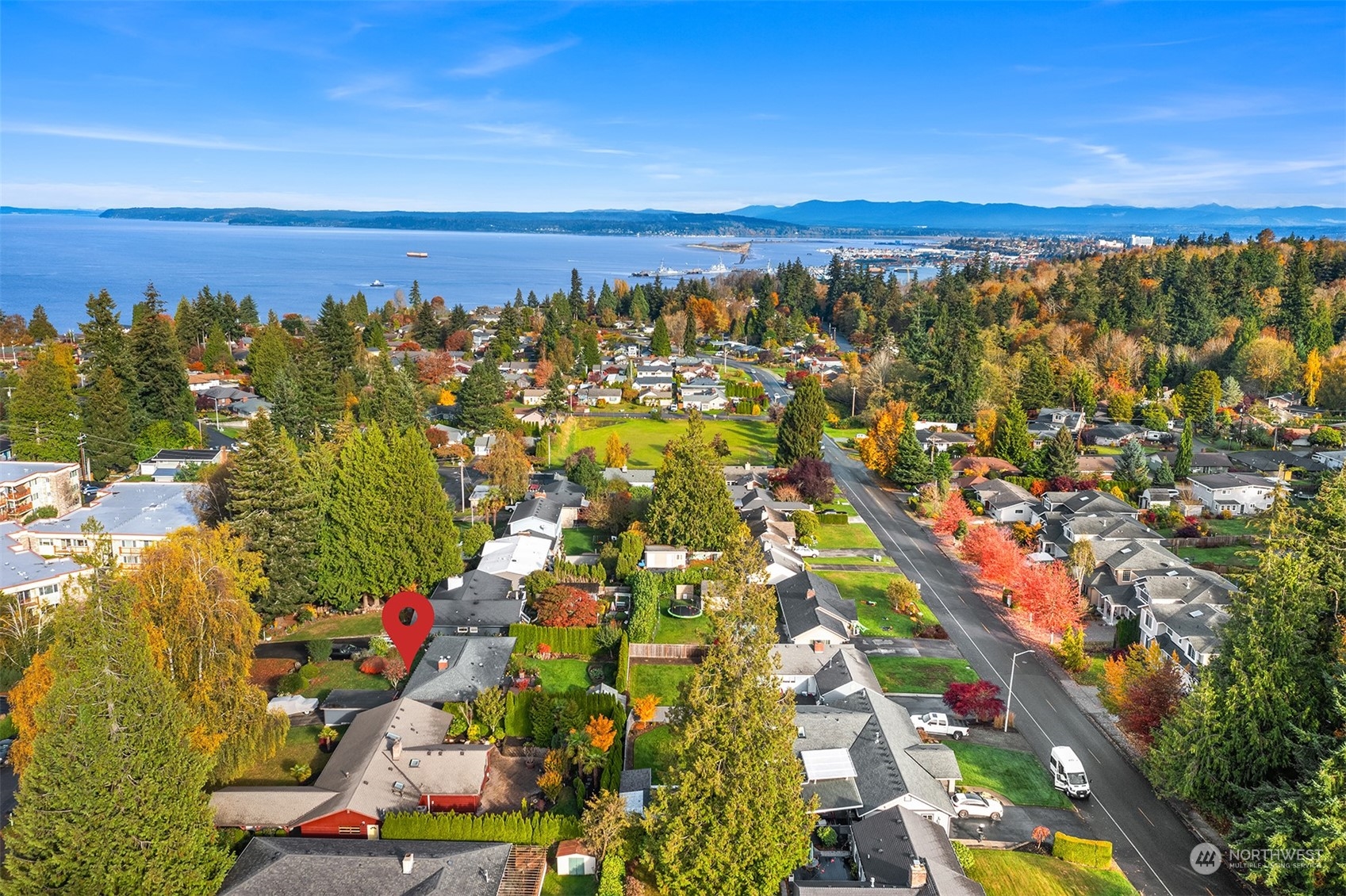 307 Elm Street Everett, WA 98203 - Photo 2 of 31 a view of city and ocean