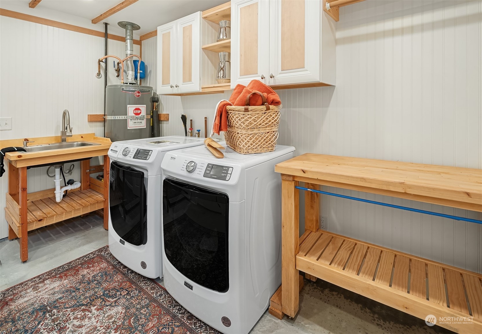 307 Elm Street Everett, WA 98203 - Photo 21 of 31 a utility room with dryer and washer