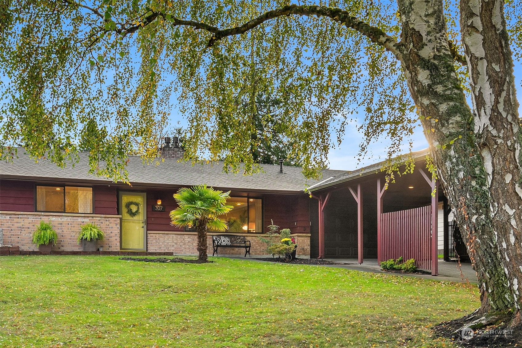 307 Elm Street Everett, WA 98203 - Photo 5 of 31 a view of a house with garden