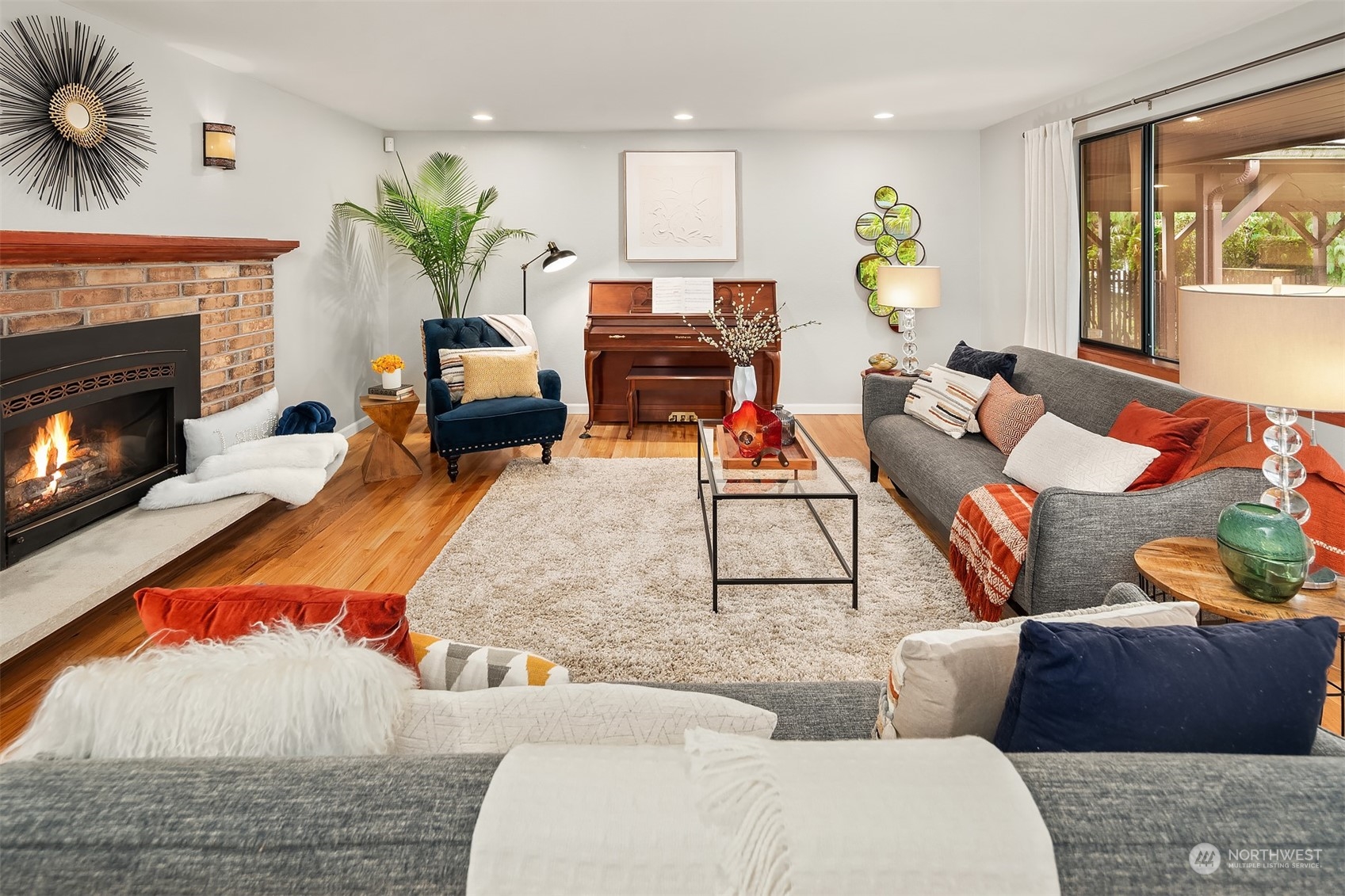 307 Elm Street Everett, WA 98203 - Photo 7 of 31 a living room with furniture fireplace and window