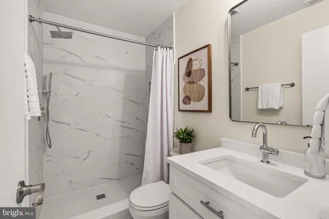 $850,000 | 19 South Abingdon Street, Arlington, VA 22204
