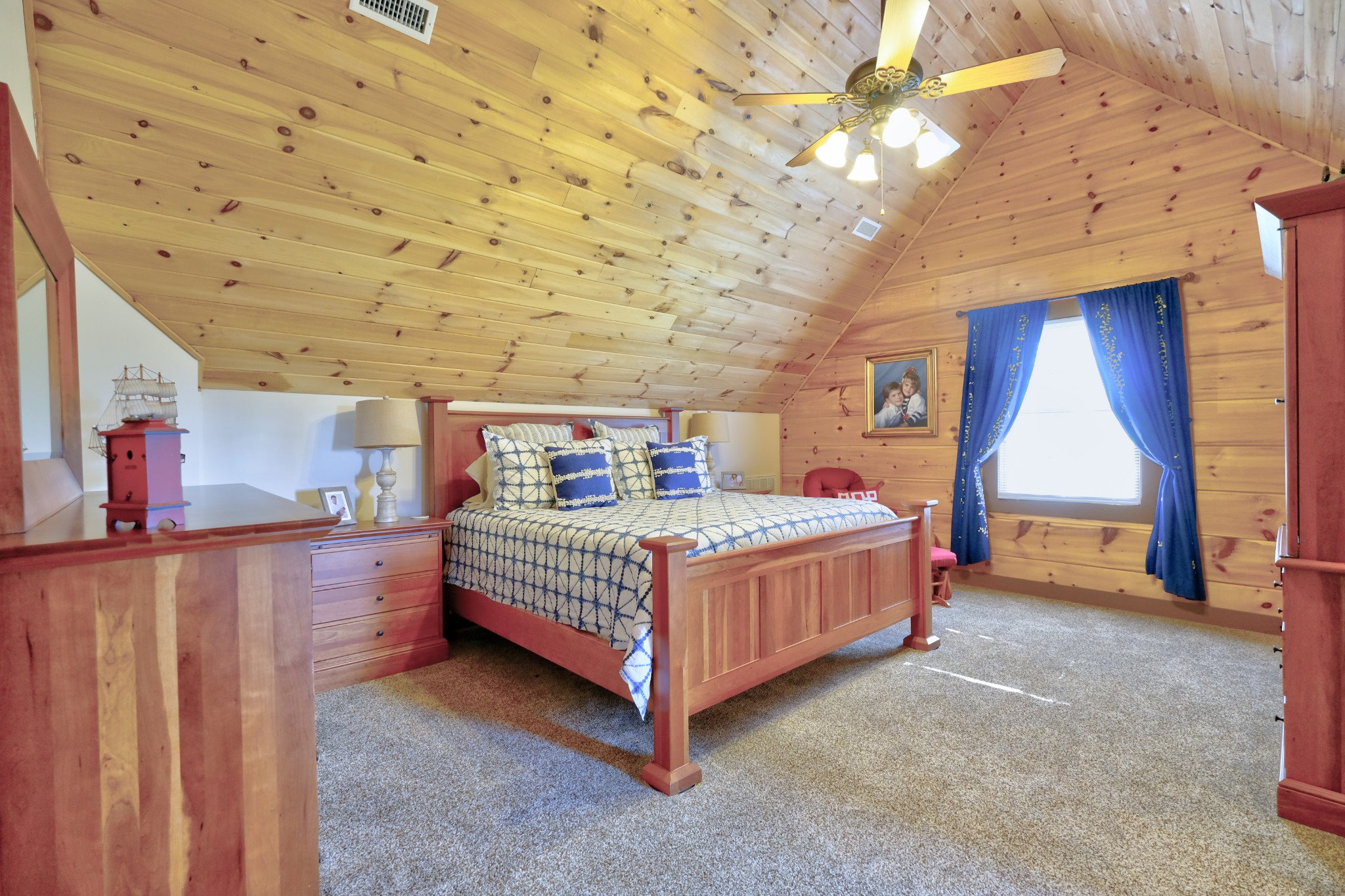 3210 Thompson Road Murfreesboro, TN 37128 - Photo 29 of 42 Spacious upstairs bedroom three includes full bath.