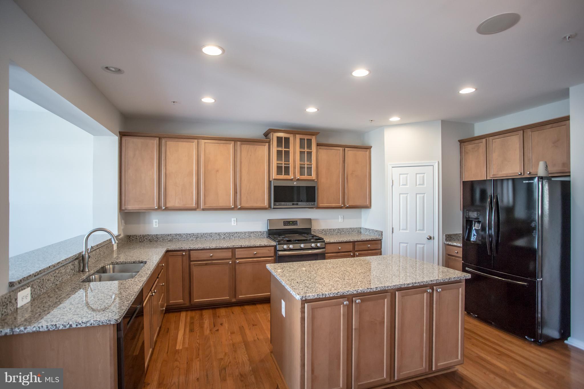 2804 Admiral Ridge Road Accokeek, MD 20607 - Photo 16 of 30 42-in. maple cabs, slate SS, granite, island, HW