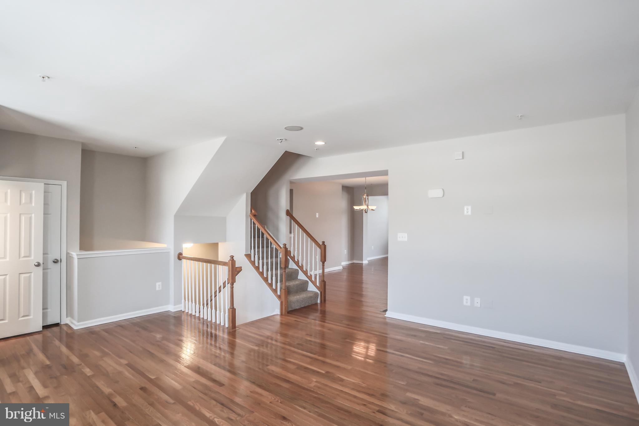 2804 Admiral Ridge Road Accokeek, MD 20607 - Photo 9 of 30 LR with coat closet & powder rm access