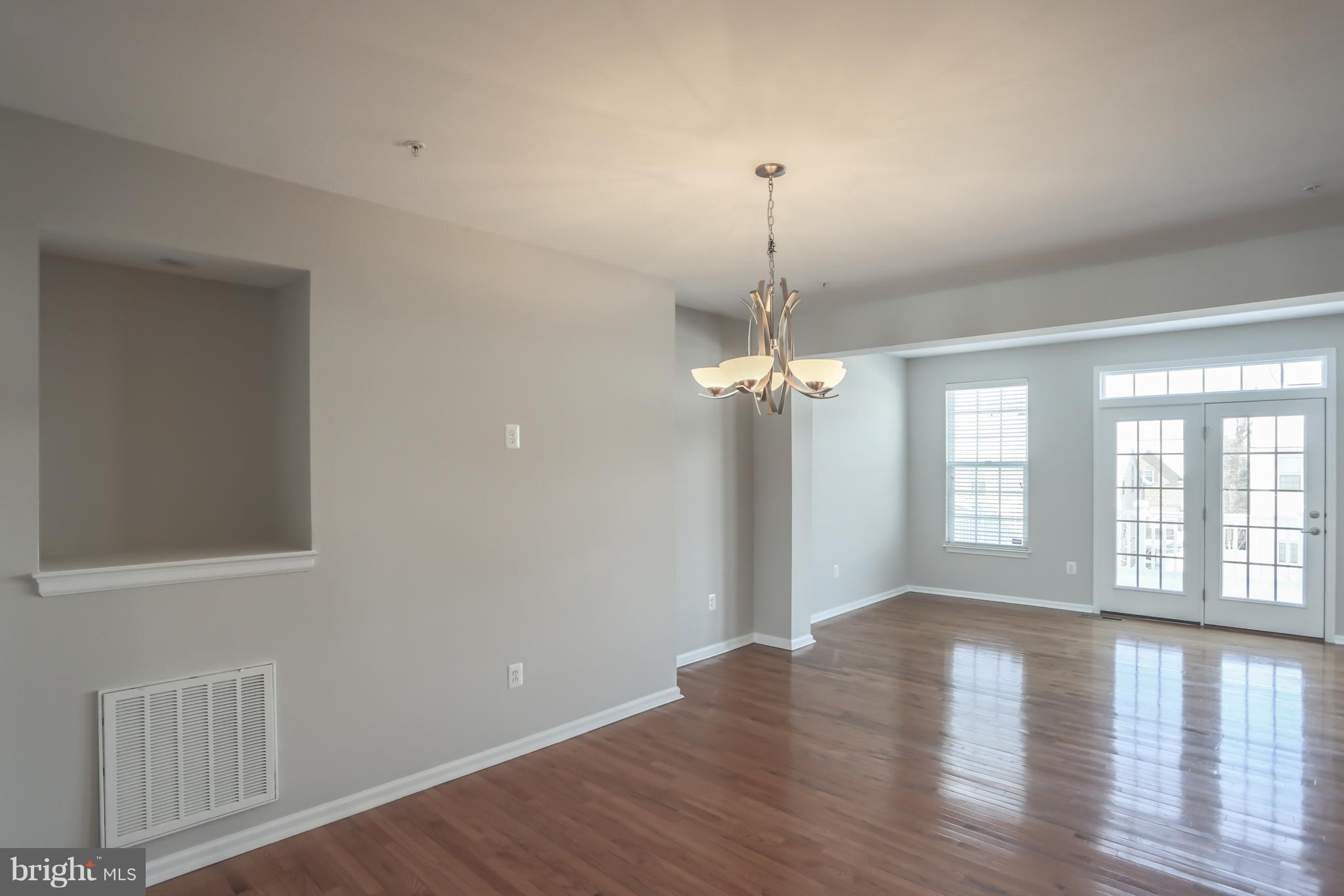 2804 Admiral Ridge Road Accokeek, MD 20607 - Photo 10 of 30 DR flows into kitchen & sunroom
