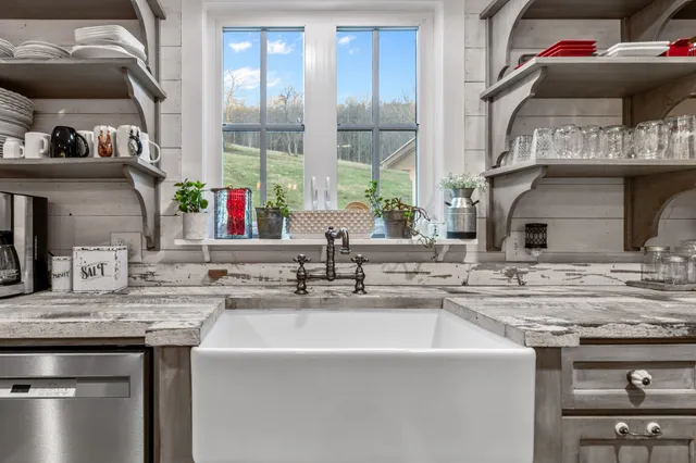 $525,000 | 3580 Blue Creek Road, Lynnville, TN 38472