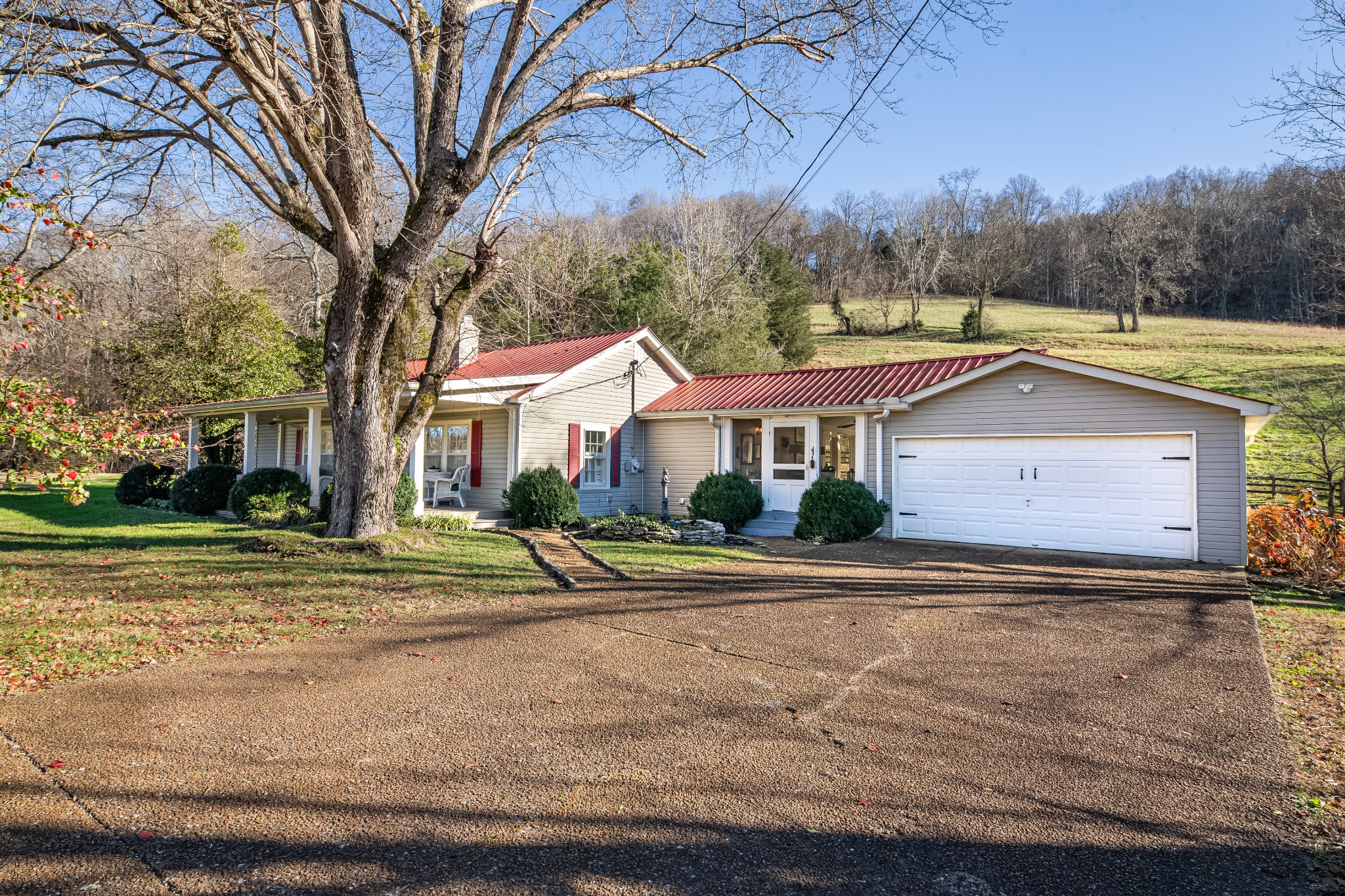 3580 Blue Creek Road Lynnville, TN 38472 - Photo 3 of 90 a front view of a house with a yard