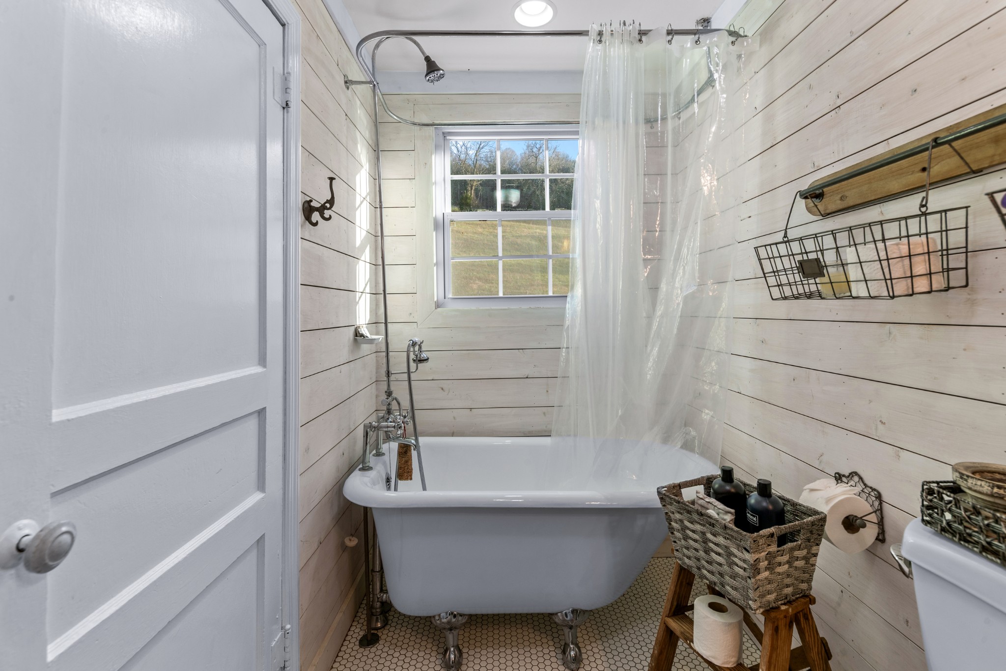 3580 Blue Creek Road Lynnville, TN 38472 - Photo 47 of 90 a bathroom with a bathtub and shower