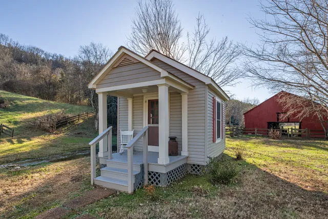 $525,000 | 3580 Blue Creek Road, Lynnville, TN 38472