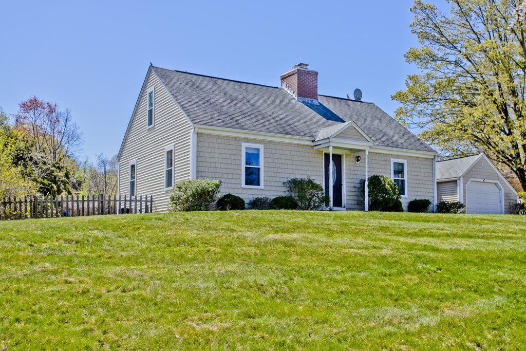 115 Oak Hollow Road Springfield, MA 01128 - Photo 3 of 39