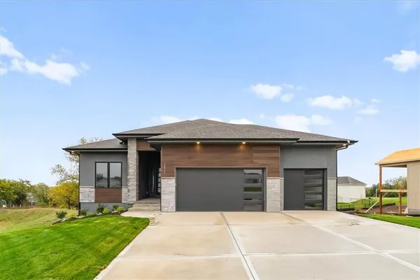 $920,580 | 13458 Terrace Park Drive, Parkville, MO 64152
