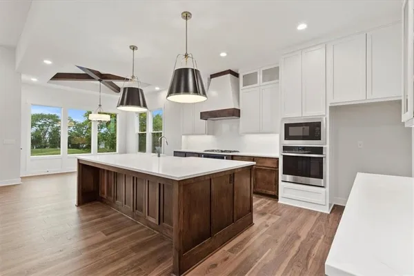 $920,580 | 13458 Terrace Park Drive, Parkville, MO 64152