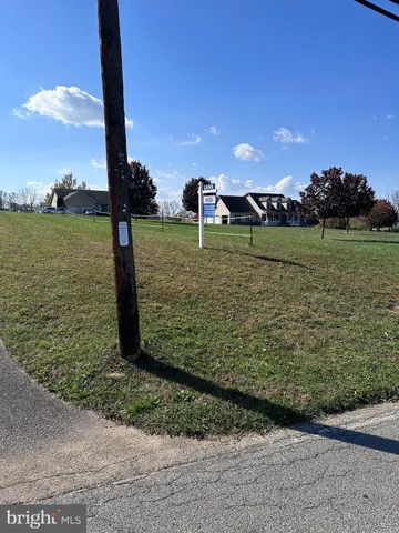 a view of a golf club with a yard