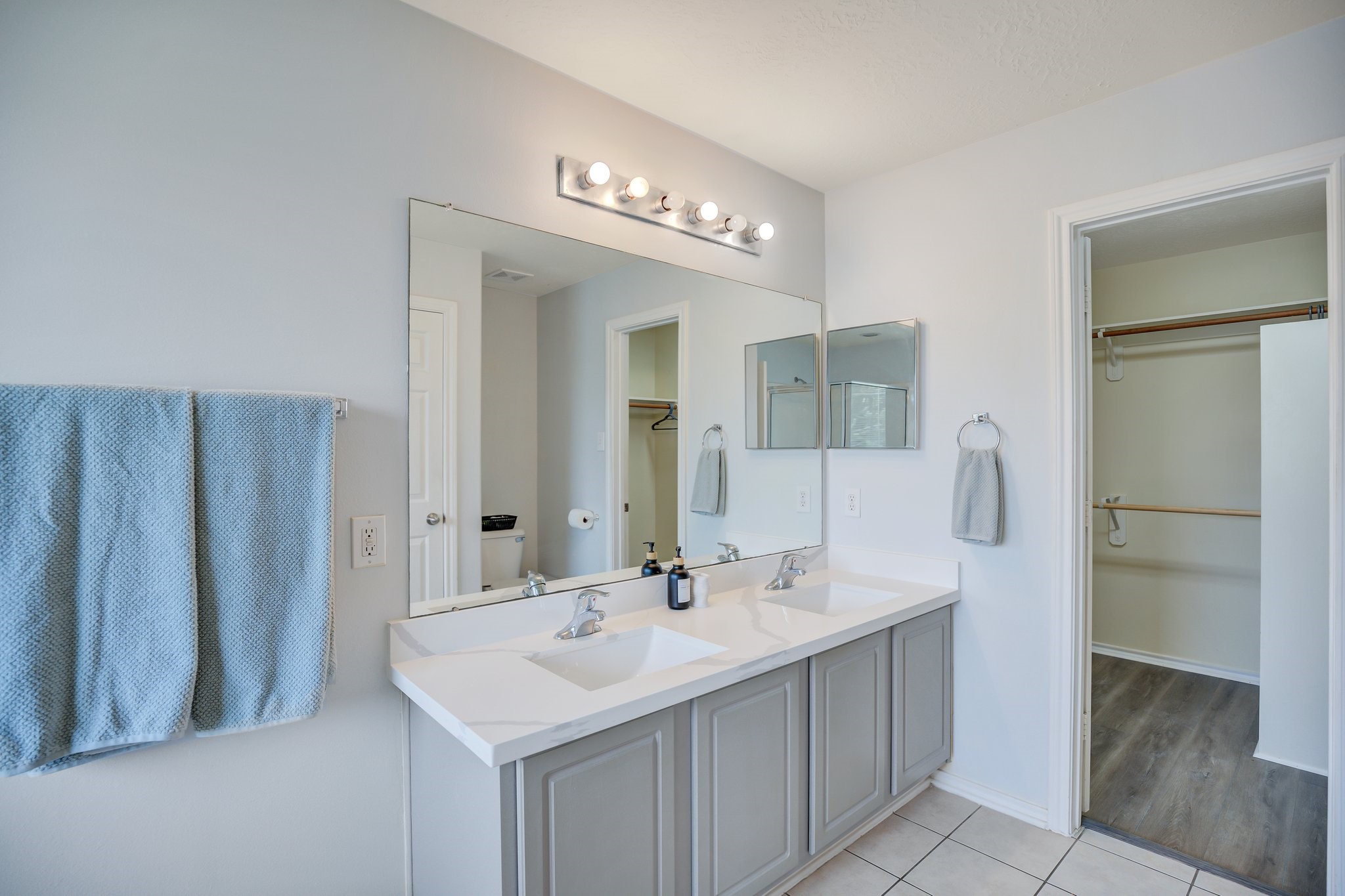 13011 Peppergate Lane Houston, TX 77044 - Photo 19 of 22 a bathroom with a sink a mirror and a shower