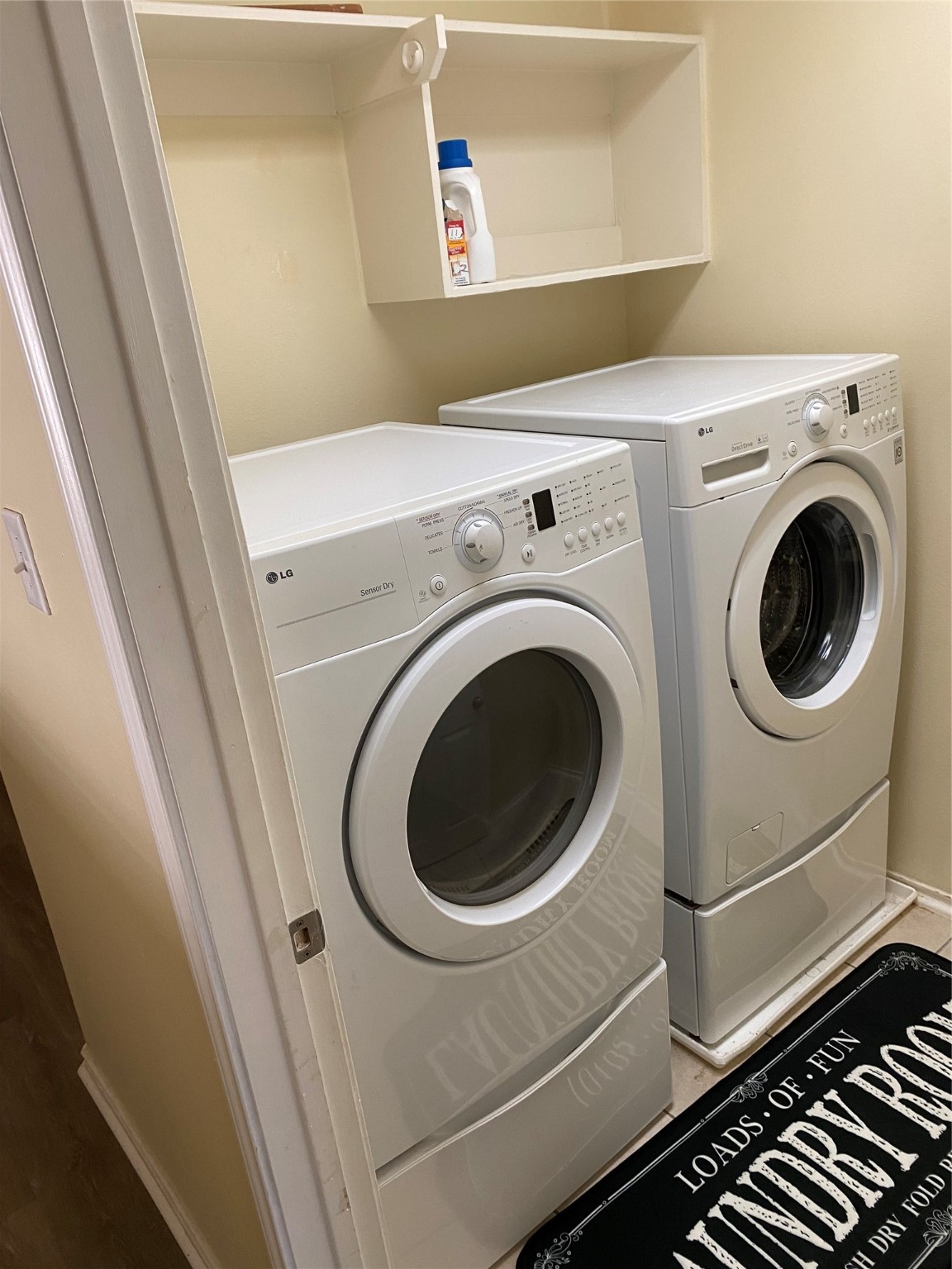 13011 Peppergate Lane Houston, TX 77044 - Photo 20 of 22 a utility room with dryer and washer