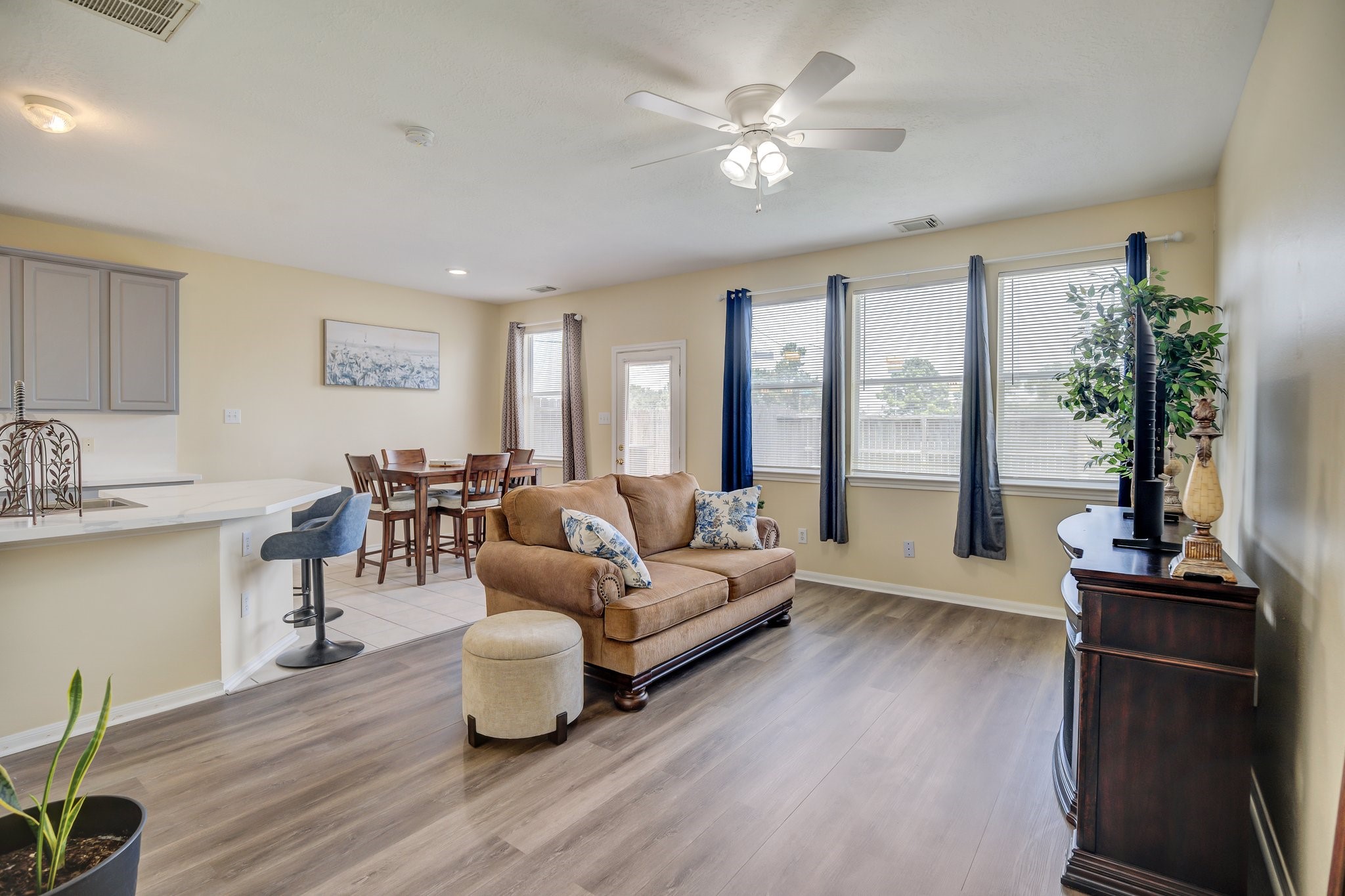 13011 Peppergate Lane Houston, TX 77044 - Photo 3 of 22 a living room with furniture and a flat screen tv