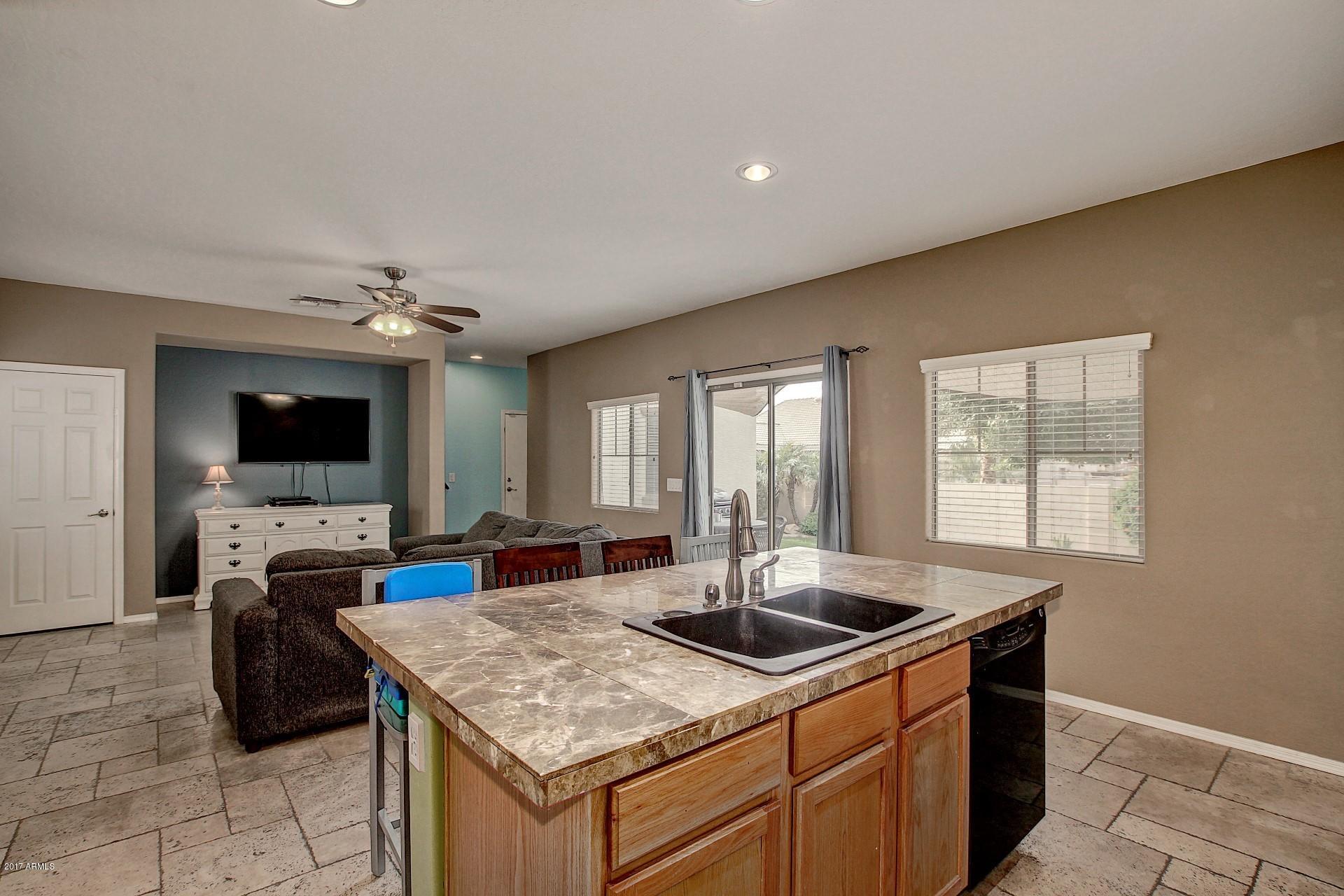 462 North Citrus Lane Gilbert, AZ 85234 - Photo 10 of 44 Kitchen & Great room