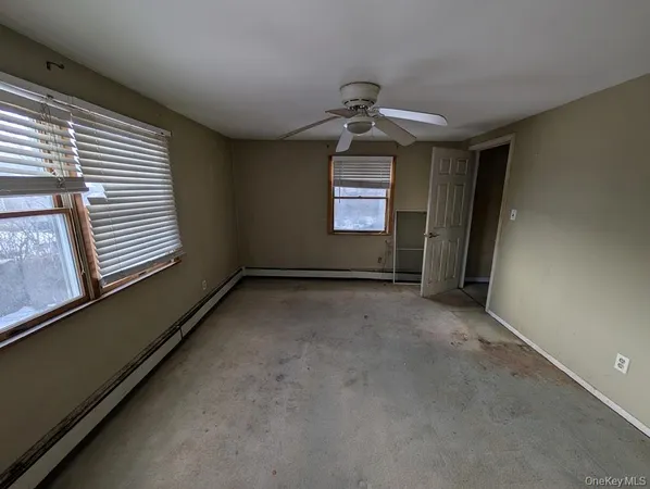 a view of room with a ceiling fan