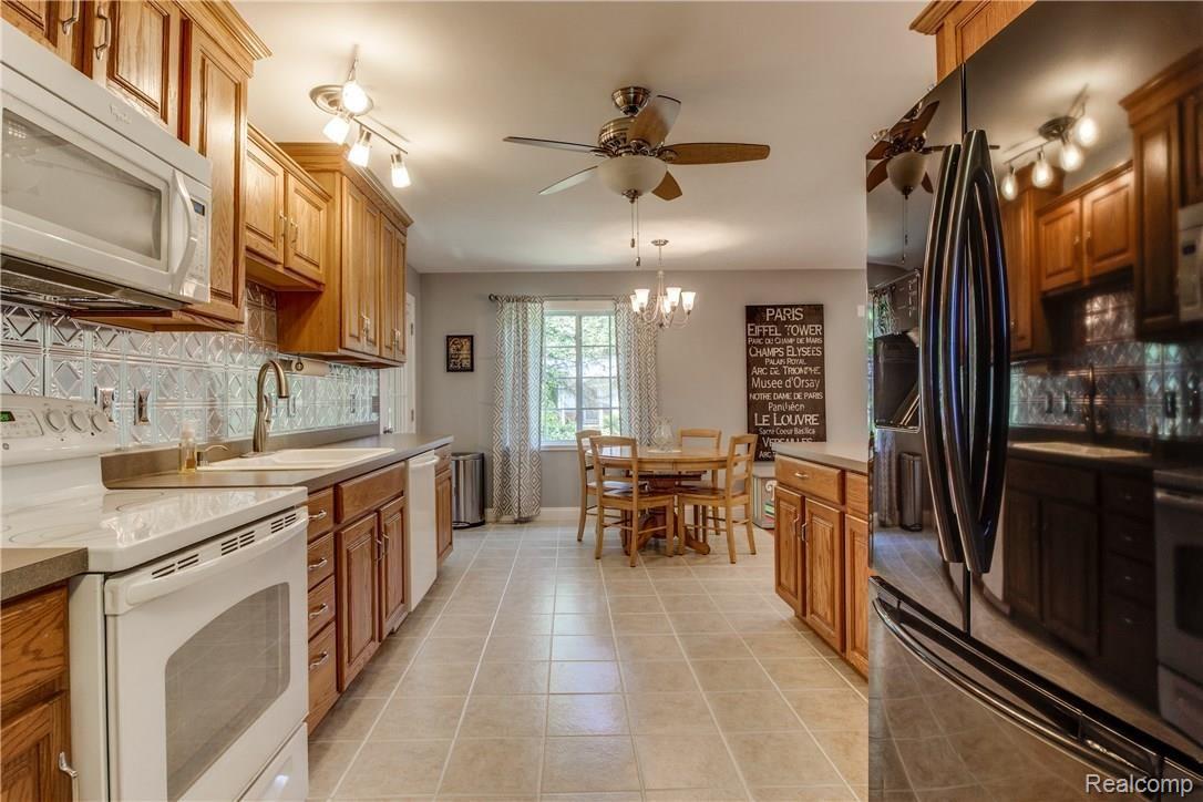 4151 McGunn Road Howell, MI 48843 - Photo 12 of 43 Int-9.jpg