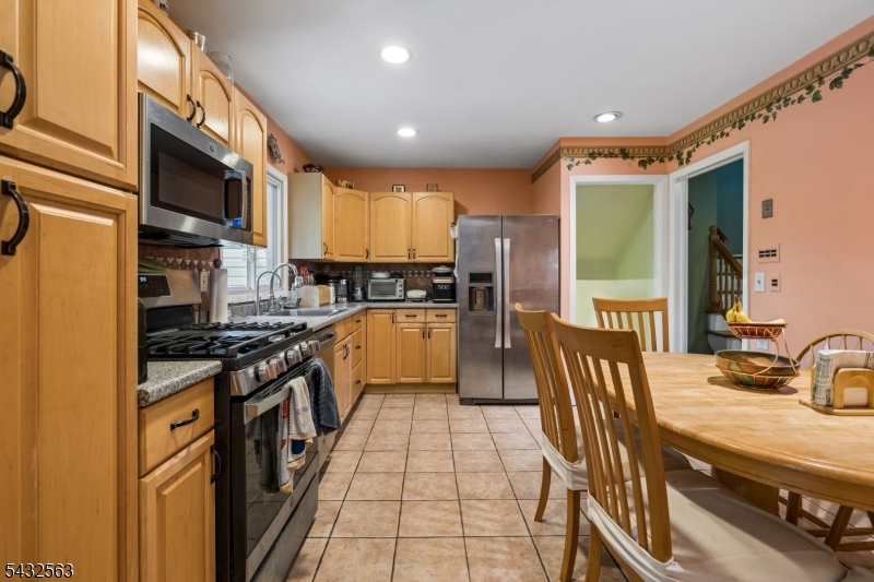 112 Pitt Road Springfield, NJ 07081 - Photo 9 of 26