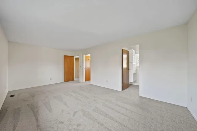 $224,900 | 2812 South Wood Dale Drive, Unit 2, Jackson, MI 49203