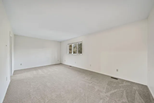 $224,900 | 2812 South Wood Dale Drive, Unit 2, Jackson, MI 49203