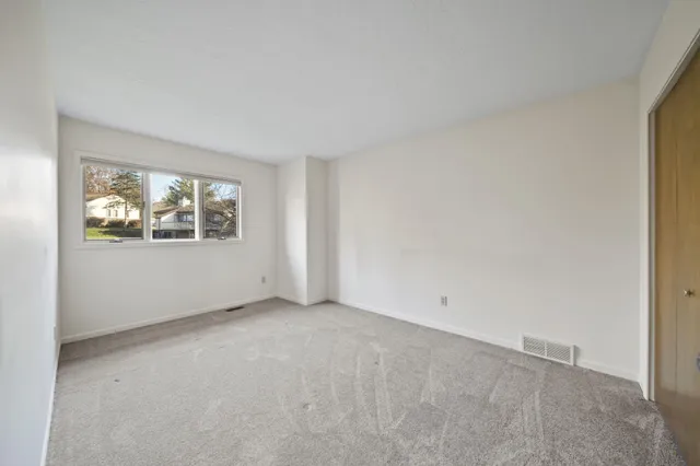 $224,900 | 2812 South Wood Dale Drive, Unit 2, Jackson, MI 49203