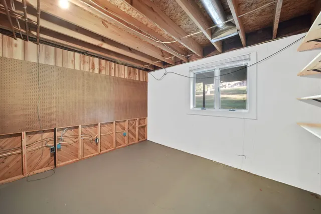 $224,900 | 2812 South Wood Dale Drive, Unit 2, Jackson, MI 49203