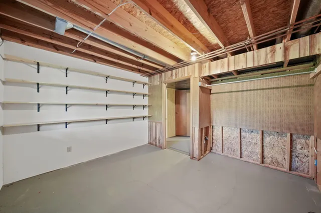 $224,900 | 2812 South Wood Dale Drive, Unit 2, Jackson, MI 49203