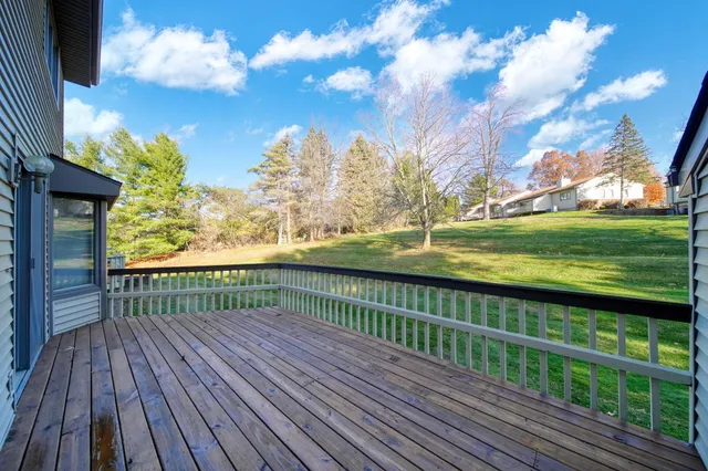 $224,900 | 2812 South Wood Dale Drive, Unit 2, Jackson, MI 49203