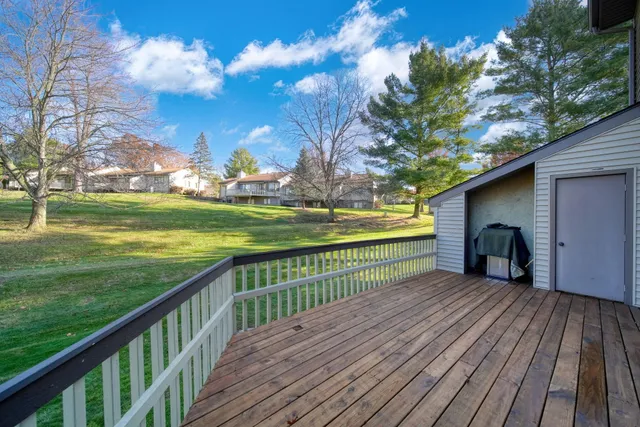 $224,900 | 2812 South Wood Dale Drive, Unit 2, Jackson, MI 49203