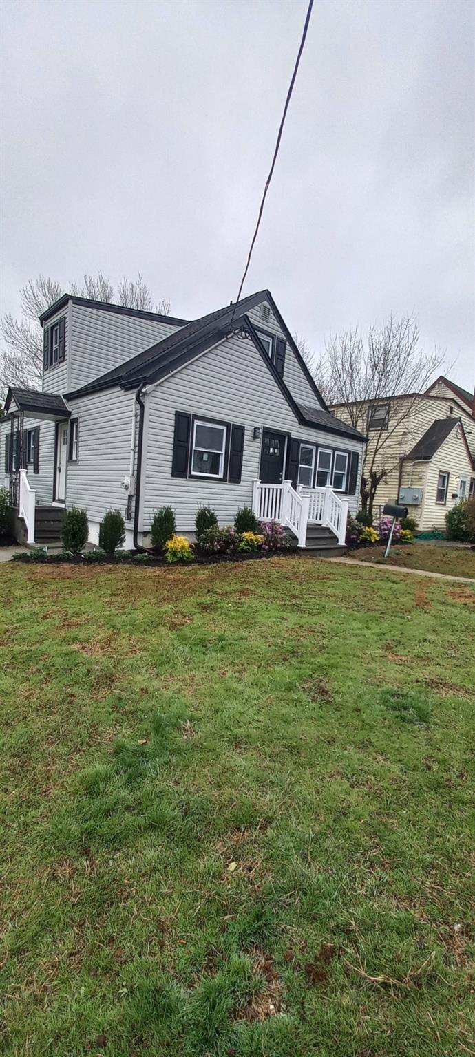 3 Hampton Road Lynbrook, NY 11563 - Photo 7 of 23 View of front facade with a front lawn