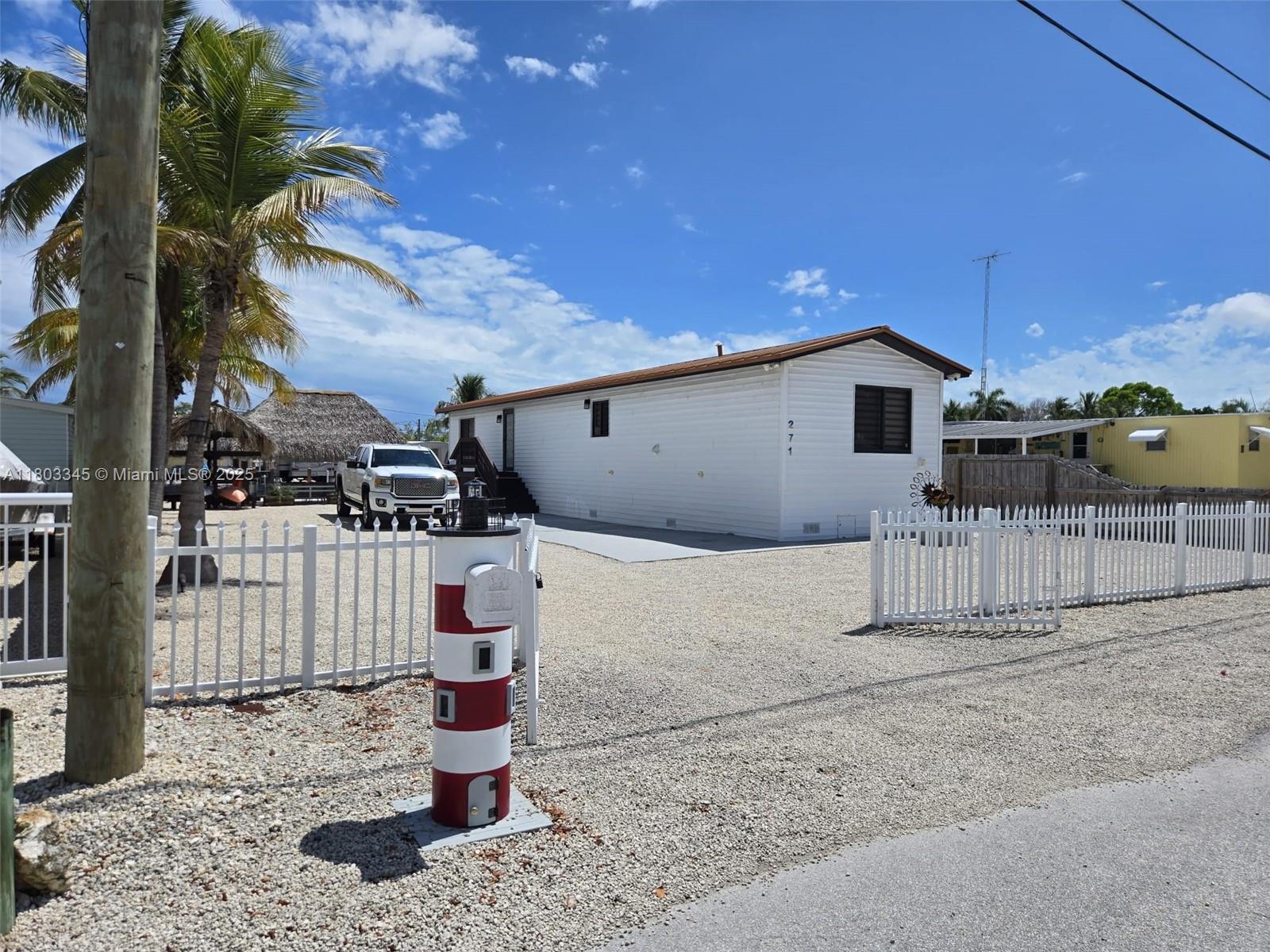 271 Lance Lane Key Largo, FL 33037 - Photo 6 of 33 a view of a house with a snow