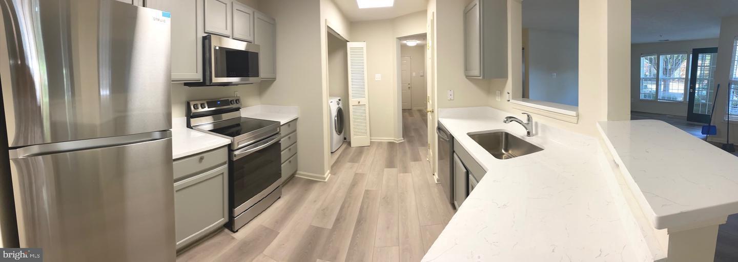 2032 Hunting Ridge Drive, Unit 2032 Owings Mills, MD 21117 - Photo 4 of 13 kitchen