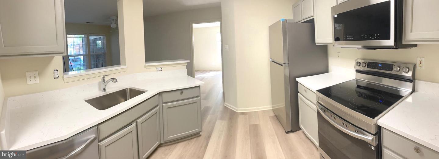 2032 Hunting Ridge Drive, Unit 2032 Owings Mills, MD 21117 - Photo 5 of 13 Kitchen