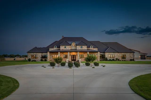 $1,975,000 | 8216 East County Road 6100, Idalou, TX 79329