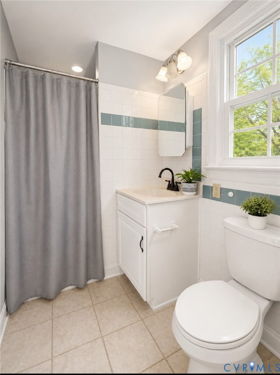 110 Locust Grove Cartersville, VA 23027 - Photo 21 of 26 a bathroom with a toilet a sink and a mirror