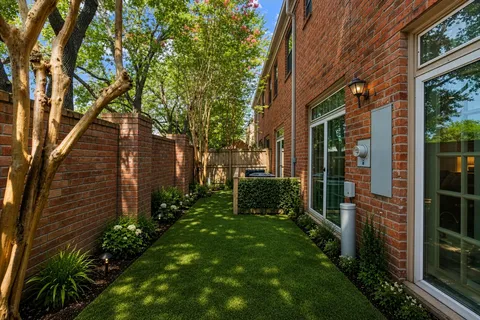 $695,000 | 6734 Vanderbilt Street, Unit 8, Houston, TX 77005