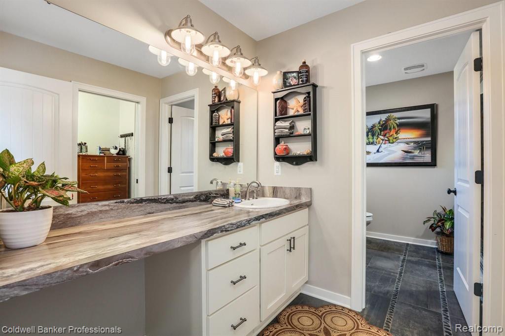 8665 Oak Hill Road Clarkston, MI 48348 - Photo 20 of 49
