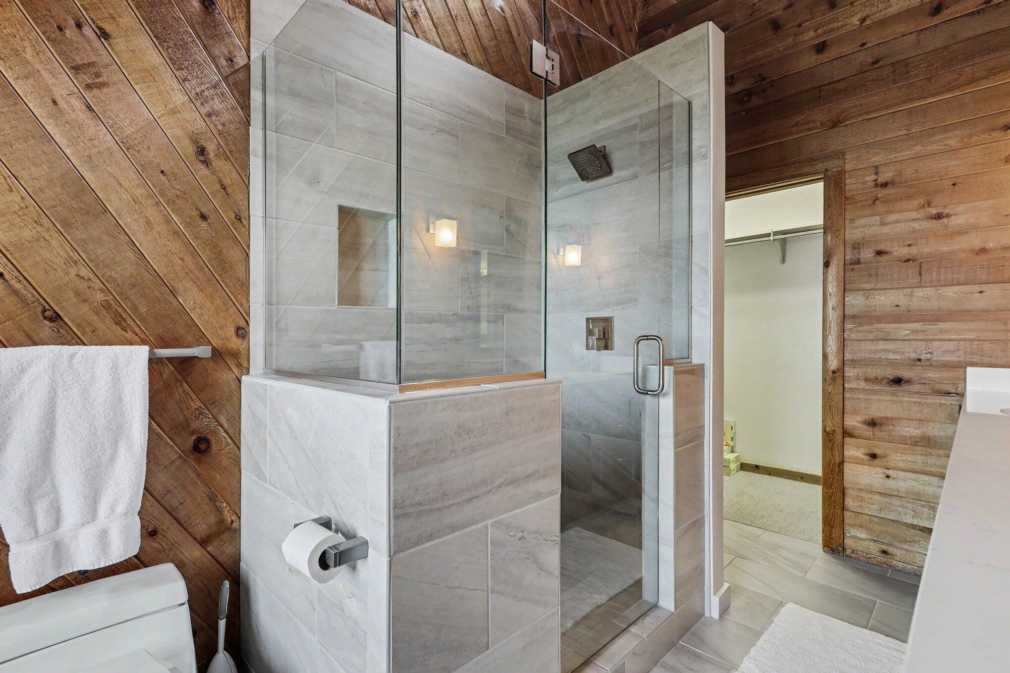 18240 North Shore Estates Road Spring Lake, MI 49456 - Photo 33 of 64 Primary Ensuite