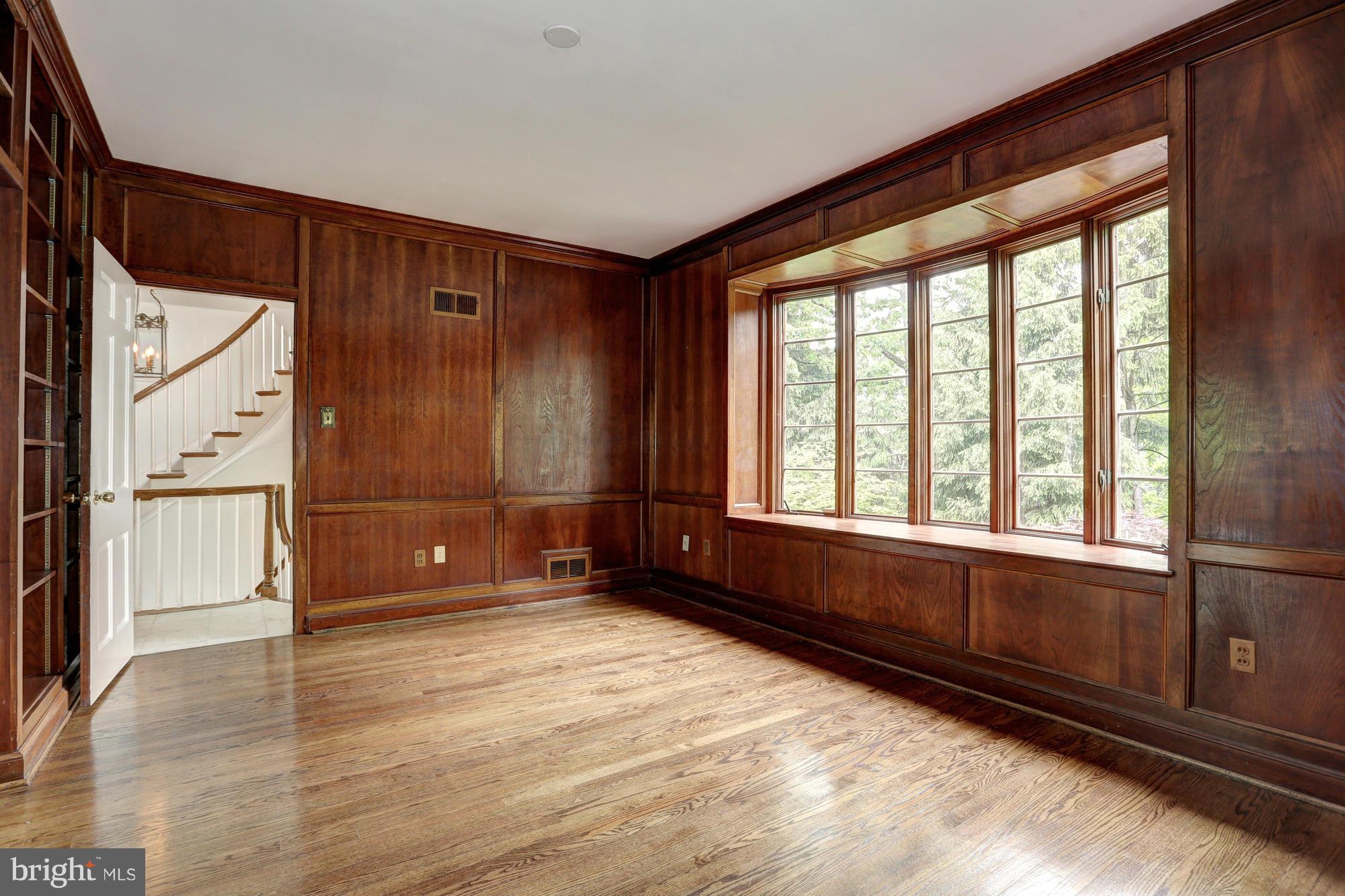 4911 Loughboro Road Northwest Washington, DC 20016 - Photo 8 of 28 Study/ Library